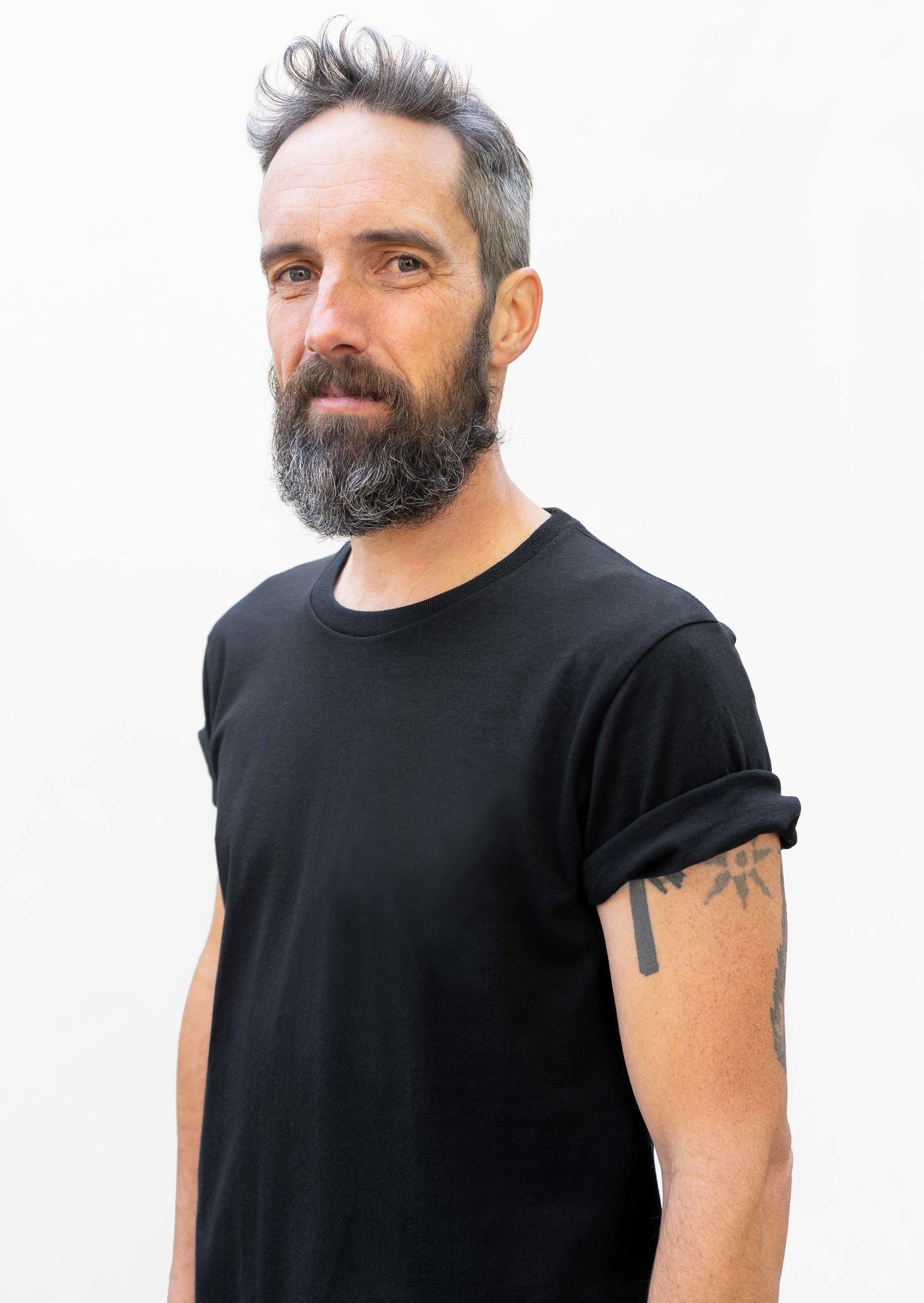 2 plain t-shirts - black and navy