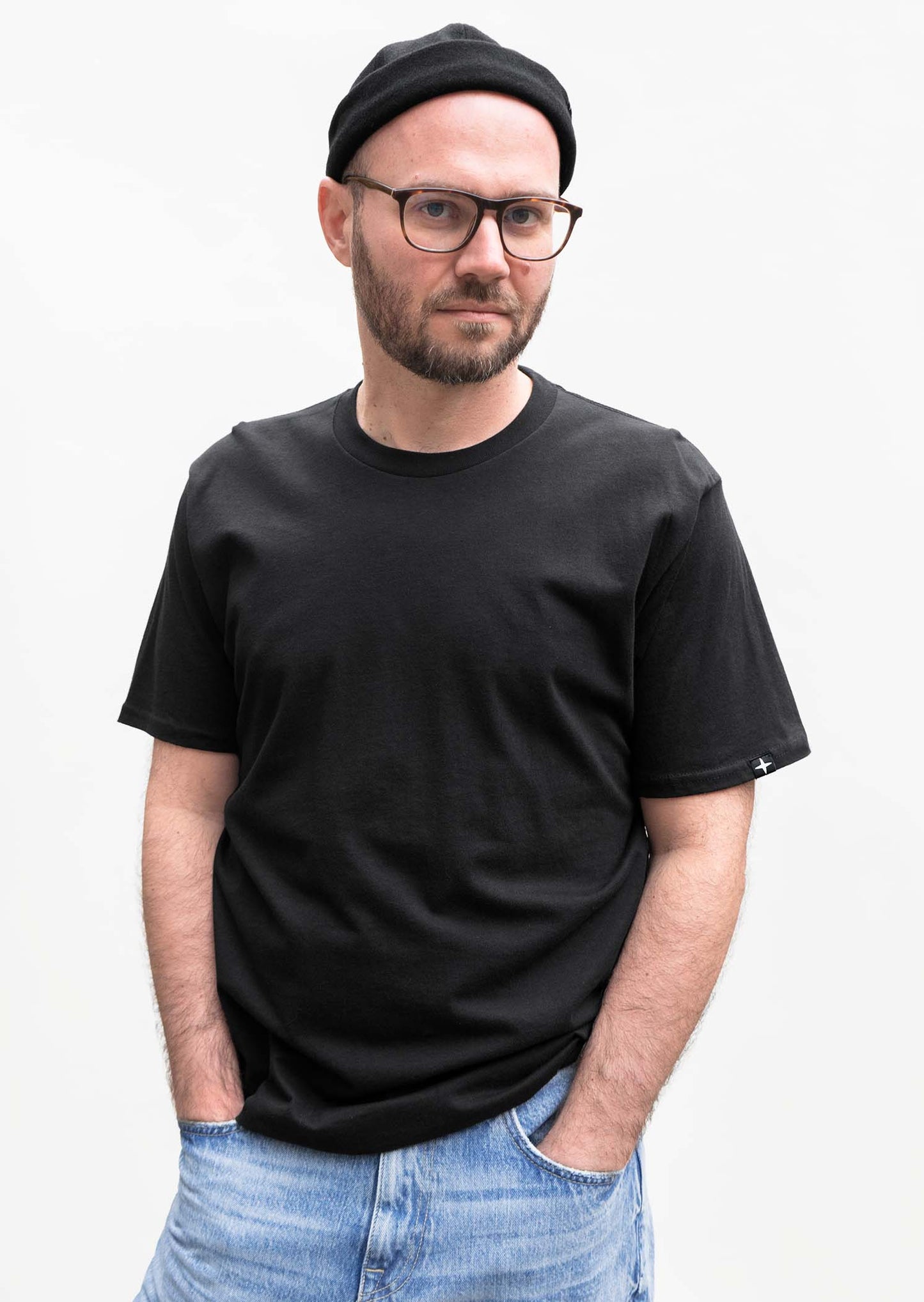 2 plain t-shirts - black and pacific blue