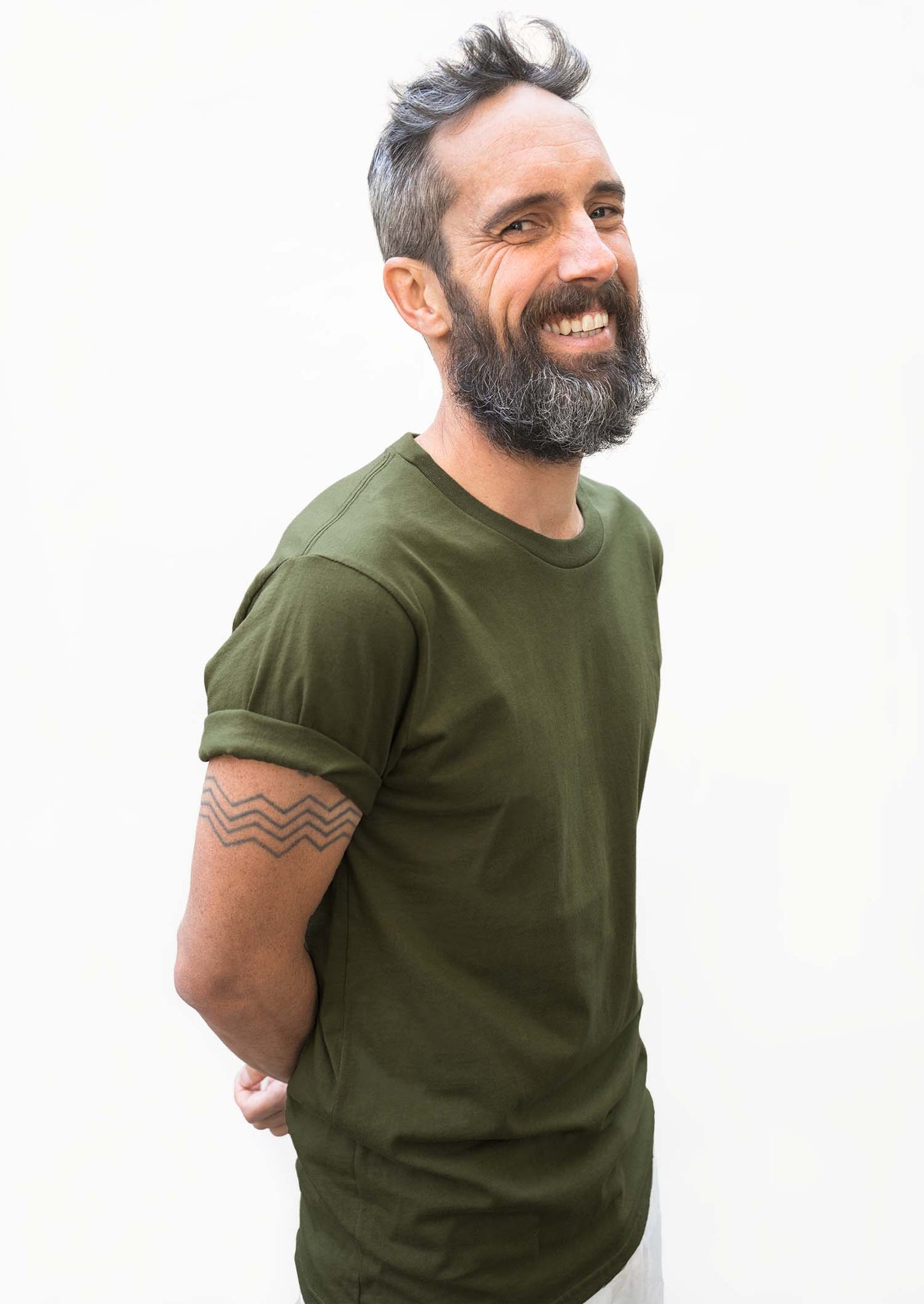 2 plain t-shirts - navy and khaki