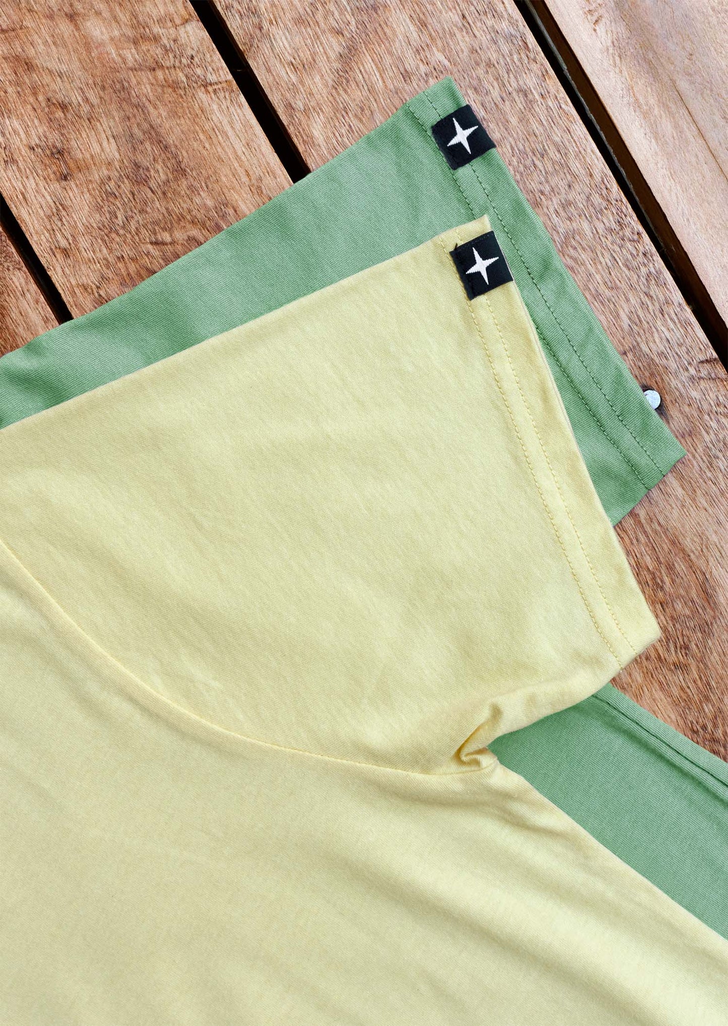 2 t-shirts lichen green - light yellow
